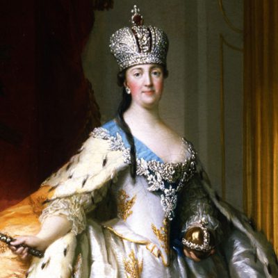 کاترین کبیر همراه با تاج امپراطوری روسیه
