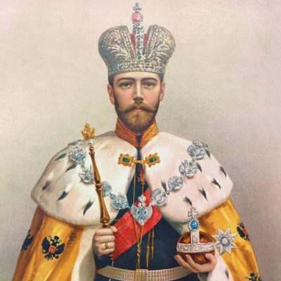 نیکلای دوم آخرین تزار روسیه که تاج امپراطوری روسیه را بر سر گذاشت